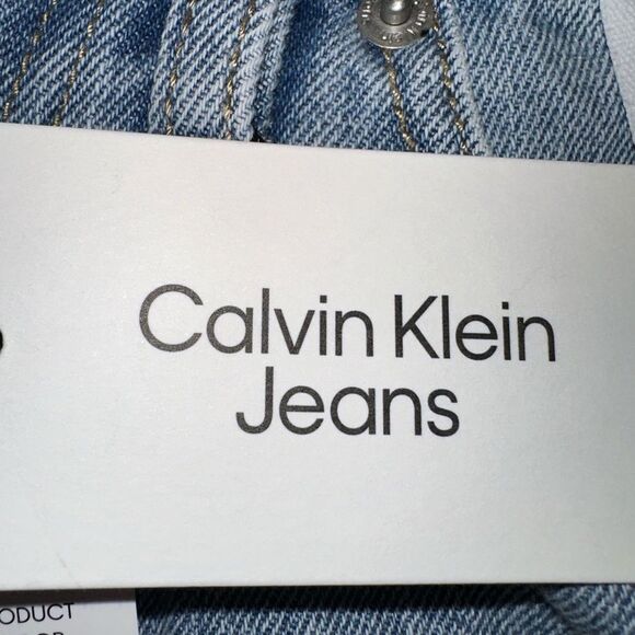 CALVIN KLEIN WOMEN SHORTS IN SUPER HIGH RISE SITS SLIGHTLY ABOVE NATURAL WAIST - Picture 6 of 10